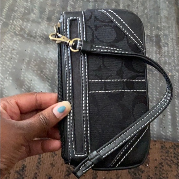 Black coach Wristlet - Picture 4 of 4
